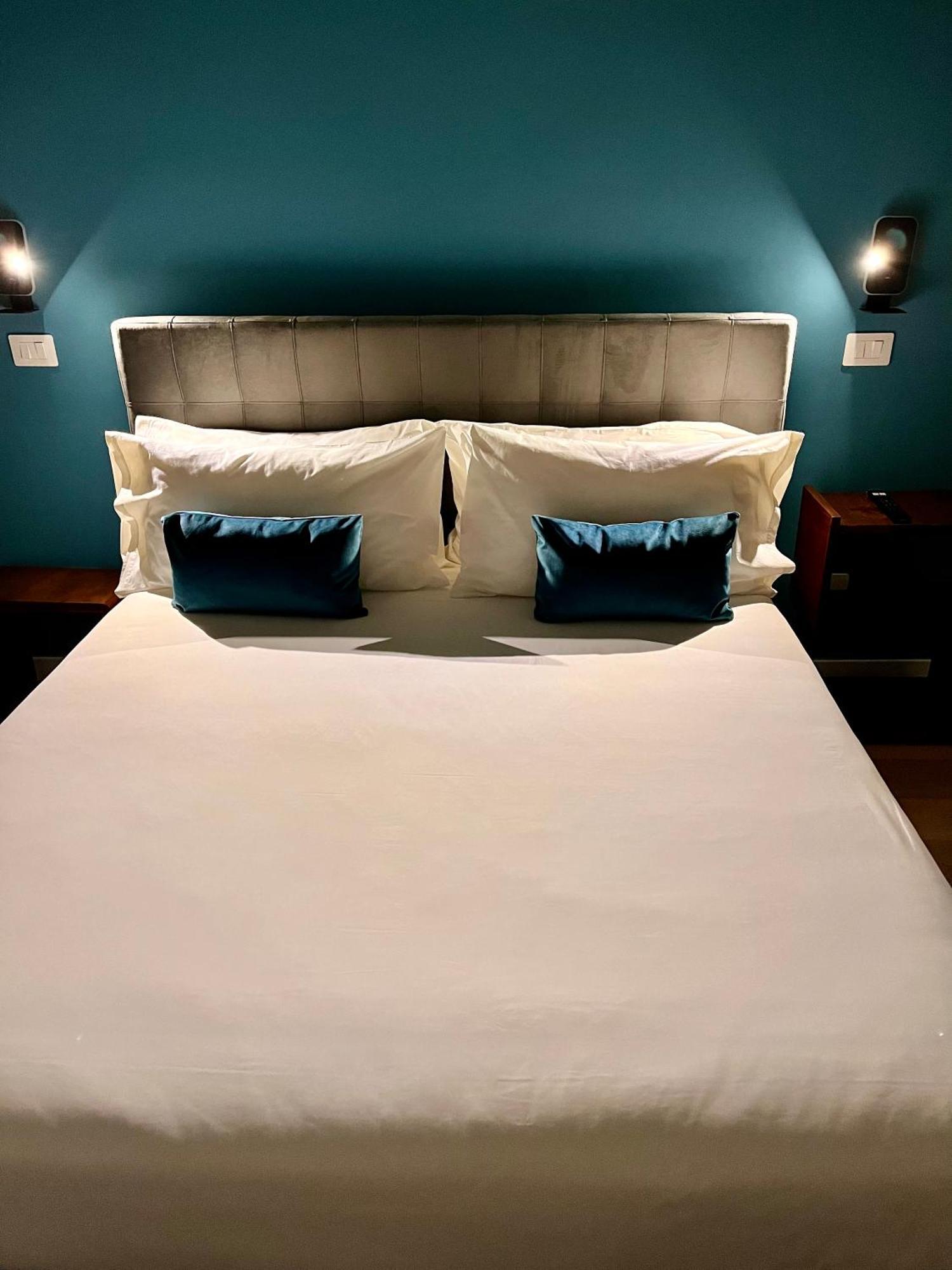 La Casa Di Nelly Boutique Apartment Napoli Luaran gambar