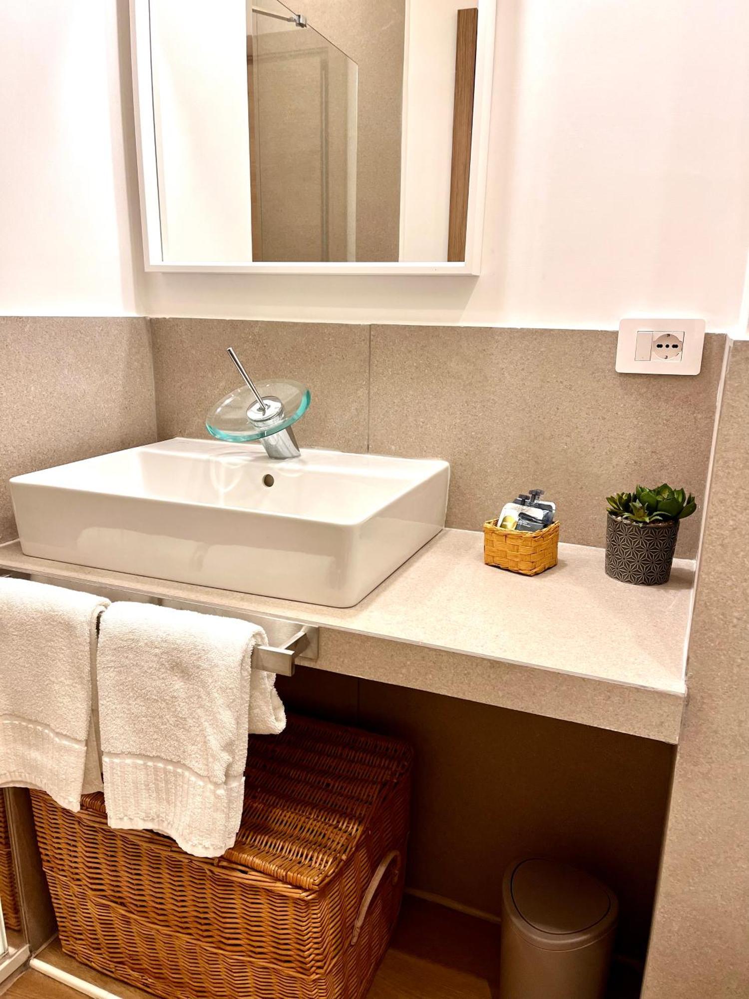 La Casa Di Nelly Boutique Apartment Napoli Luaran gambar