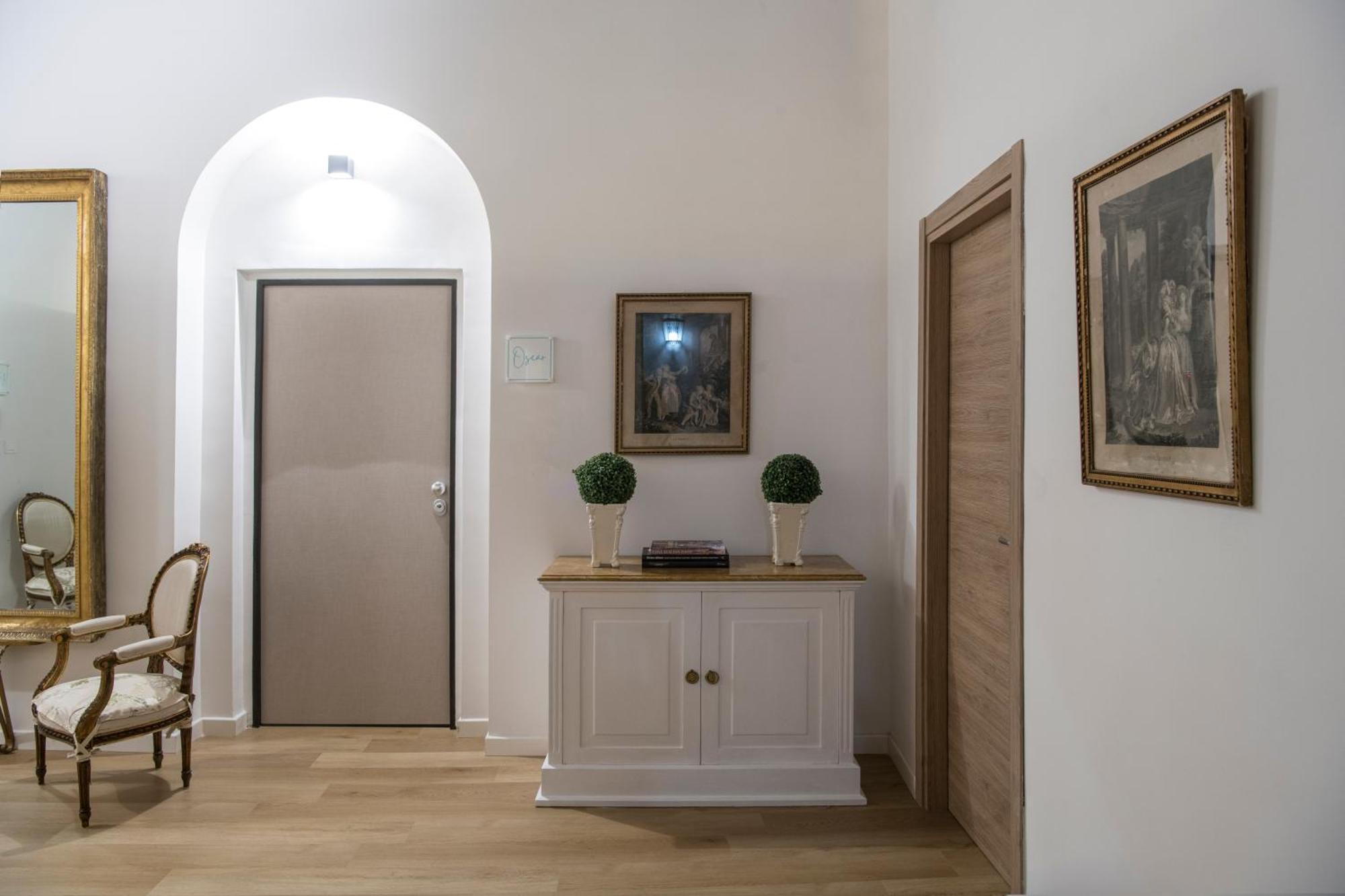 La Casa Di Nelly Boutique Apartment Napoli Luaran gambar